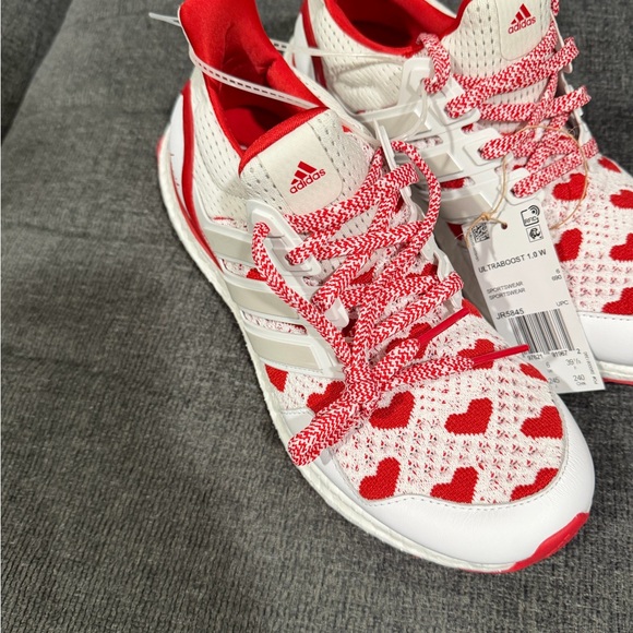 Women’s Adidas Ultra Boost 1.0 Valentine’s Day Hearts White Red JR5845 Size 7.5 - Picture 3 of 7